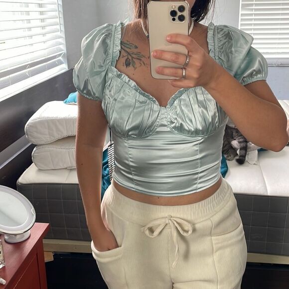 Baby blue shiny crop - Picture 3 of 3